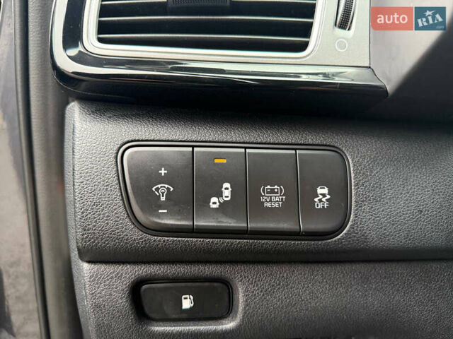 Серый Киа Niro, объемом двигателя 1.58 л и пробегом 152 тыс. км за 14500 $, фото 4 на Automoto.ua