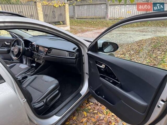 Сірий Кіа Niro, об'ємом двигуна 1.58 л та пробігом 64 тис. км за 17000 $, фото 8 на Automoto.ua