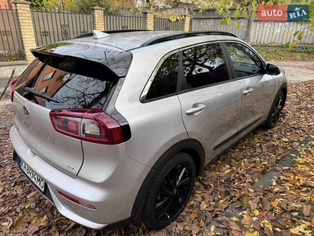 Сірий Кіа Niro, об'ємом двигуна 1.58 л та пробігом 64 тис. км за 17000 $, фото 4 на Automoto.ua