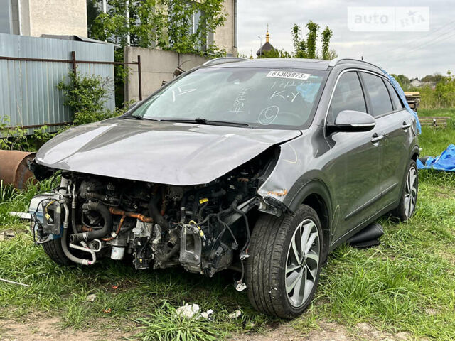 Сірий Кіа Niro, об'ємом двигуна 1.58 л та пробігом 301 тис. км за 8299 $, фото 3 на Automoto.ua