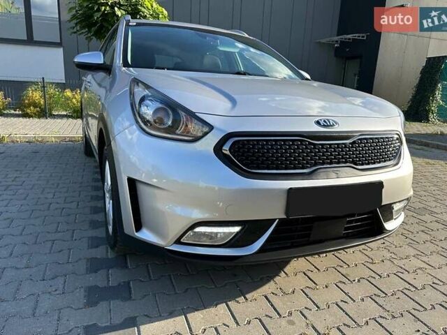 Серый Киа Niro, объемом двигателя 1.59 л и пробегом 77 тыс. км за 15200 $, фото 2 на Automoto.ua