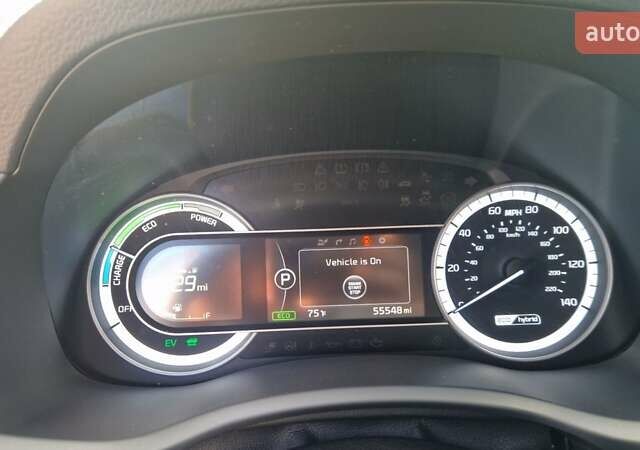 Сірий Кіа Niro, об'ємом двигуна 1.6 л та пробігом 88 тис. км за 15000 $, фото 5 на Automoto.ua