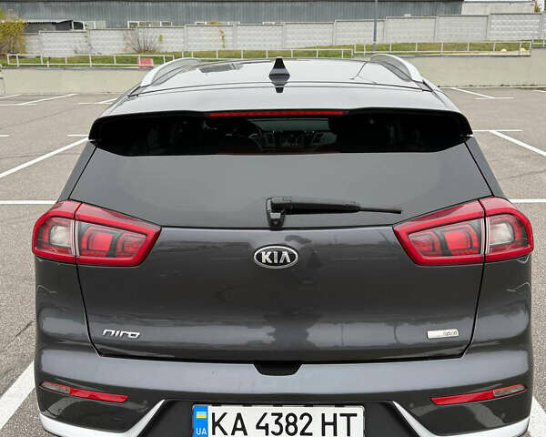 Серый Киа Niro, объемом двигателя 1.58 л и пробегом 162 тыс. км за 17000 $, фото 2 на Automoto.ua
