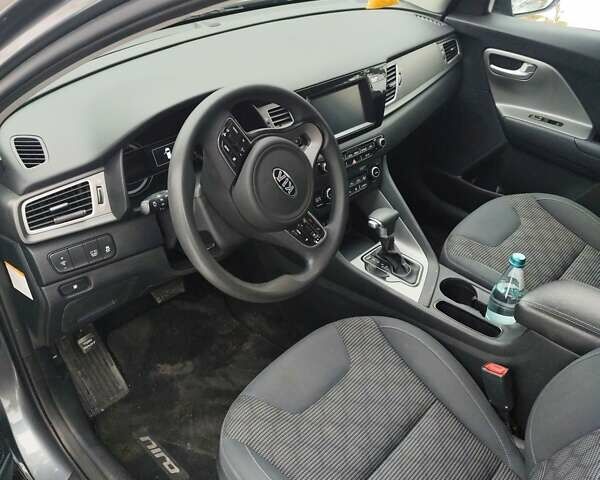 Серый Киа Niro, объемом двигателя 1.58 л и пробегом 140 тыс. км за 13699 $, фото 6 на Automoto.ua