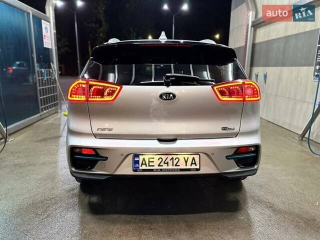 Сірий Кіа Niro, об'ємом двигуна 0 л та пробігом 116 тис. км за 18300 $, фото 5 на Automoto.ua