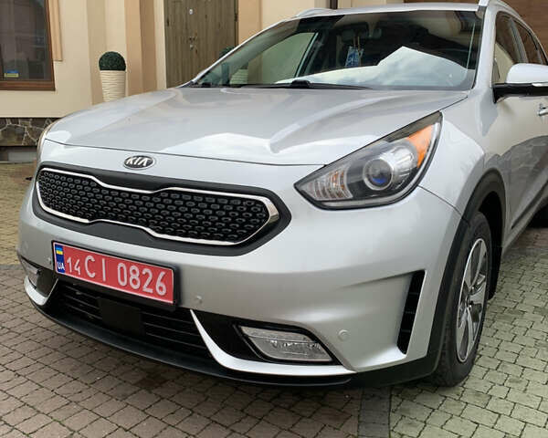 Серый Киа Niro, объемом двигателя 1.6 л и пробегом 190 тыс. км за 14450 $, фото 10 на Automoto.ua