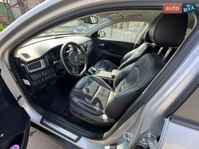 Серый Киа Niro, объемом двигателя 0 л и пробегом 133 тыс. км за 16999 $, фото 12 на Automoto.ua