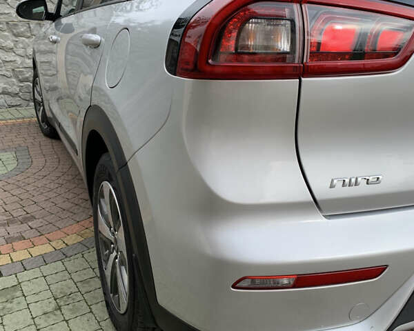 Серый Киа Niro, объемом двигателя 1.6 л и пробегом 190 тыс. км за 14450 $, фото 44 на Automoto.ua