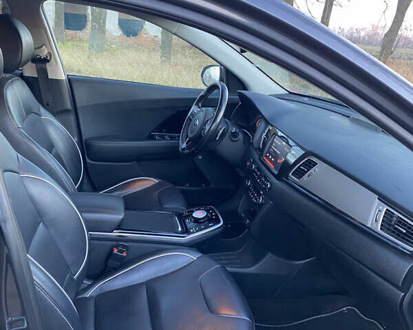 Сірий Кіа Niro, об'ємом двигуна 0 л та пробігом 134 тис. км за 17499 $, фото 13 на Automoto.ua