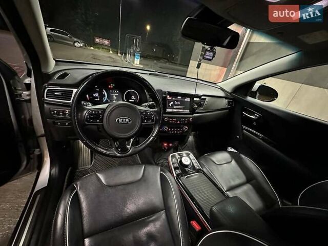 Сірий Кіа Niro, об'ємом двигуна 0 л та пробігом 116 тис. км за 18300 $, фото 27 на Automoto.ua