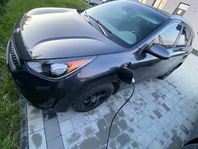 Серый Киа Niro, объемом двигателя 1.6 л и пробегом 134 тыс. км за 16900 $, фото 2 на Automoto.ua