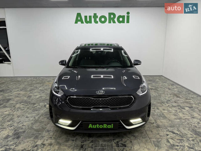 Серый Киа Niro, объемом двигателя 1.58 л и пробегом 98 тыс. км за 20999 $, фото 1 на Automoto.ua