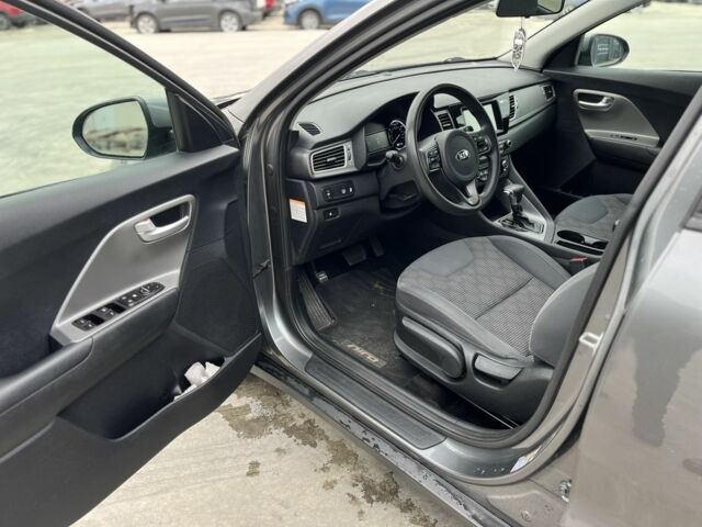 Сірий Кіа Niro, об'ємом двигуна 1.6 л та пробігом 206 тис. км за 14200 $, фото 4 на Automoto.ua