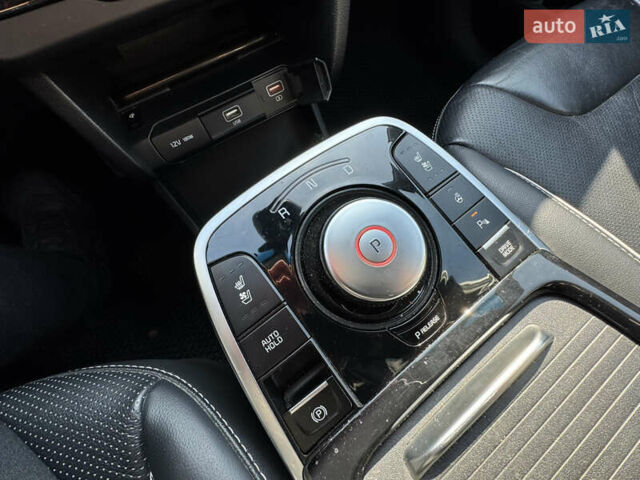 Серый Киа Niro, объемом двигателя 0 л и пробегом 133 тыс. км за 16999 $, фото 17 на Automoto.ua