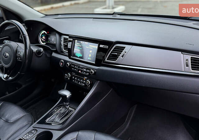 Серый Киа Niro, объемом двигателя 1.58 л и пробегом 111 тыс. км за 17400 $, фото 26 на Automoto.ua