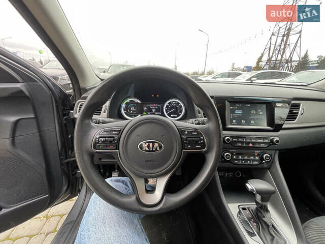 Сірий Кіа Niro, об'ємом двигуна 1.58 л та пробігом 208 тис. км за 14200 $, фото 5 на Automoto.ua