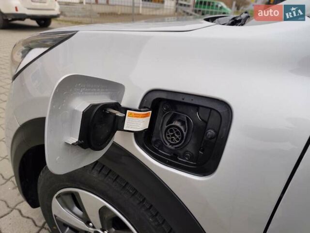 Серый Киа Niro, объемом двигателя 1.6 л и пробегом 73 тыс. км за 20600 $, фото 7 на Automoto.ua