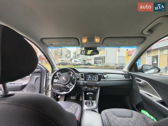 Серый Киа Niro, объемом двигателя 1.58 л и пробегом 143 тыс. км за 17500 $, фото 9 на Automoto.ua