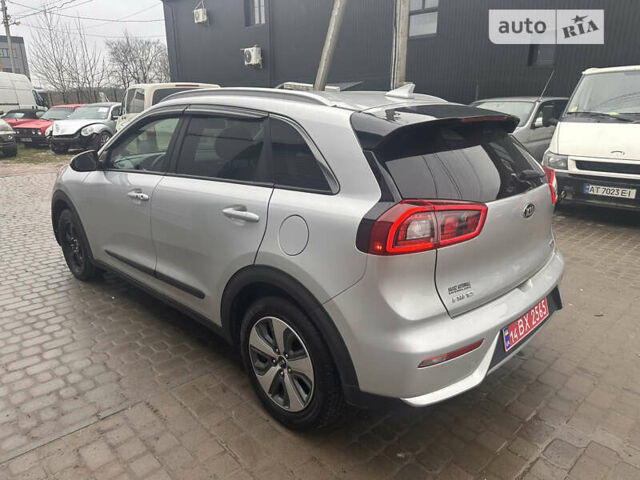 Сірий Кіа Niro, об'ємом двигуна 1.6 л та пробігом 171 тис. км за 15500 $, фото 7 на Automoto.ua