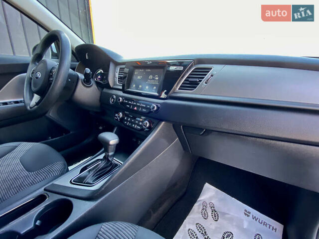 Серый Киа Niro, объемом двигателя 1.58 л и пробегом 136 тыс. км за 15900 $, фото 13 на Automoto.ua