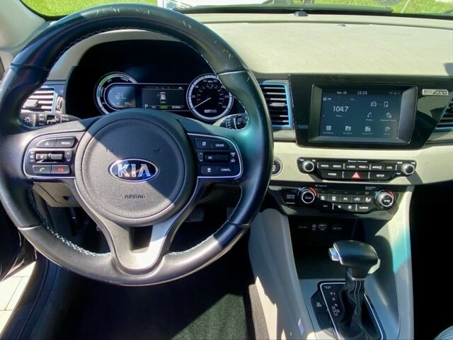 Серый Киа Niro, объемом двигателя 1.6 л и пробегом 134 тыс. км за 16900 $, фото 9 на Automoto.ua