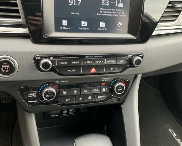 Серый Киа Niro, объемом двигателя 1.6 л и пробегом 190 тыс. км за 14450 $, фото 22 на Automoto.ua