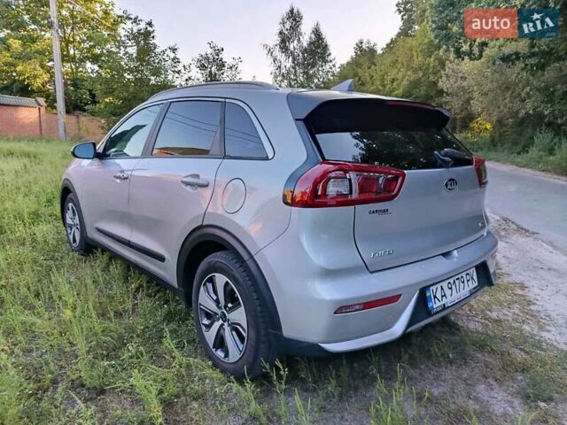 Серый Киа Niro, объемом двигателя 1.58 л и пробегом 165 тыс. км за 15777 $, фото 6 на Automoto.ua