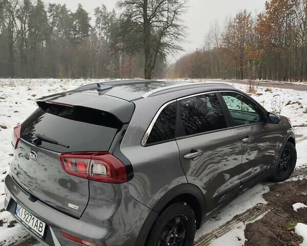 Серый Киа Niro, объемом двигателя 1.58 л и пробегом 140 тыс. км за 13699 $, фото 3 на Automoto.ua