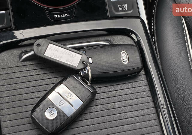 Сірий Кіа Niro, об'ємом двигуна 0 л та пробігом 154 тис. км за 18300 $, фото 61 на Automoto.ua