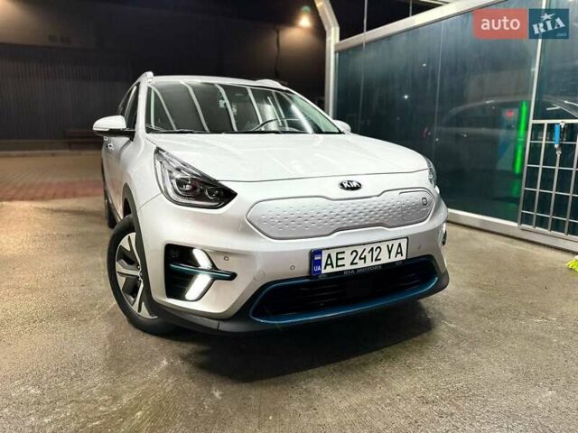 Сірий Кіа Niro, об'ємом двигуна 0 л та пробігом 116 тис. км за 18300 $, фото 2 на Automoto.ua