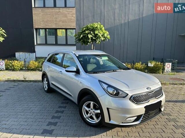 Серый Киа Niro, объемом двигателя 1.59 л и пробегом 77 тыс. км за 15200 $, фото 3 на Automoto.ua