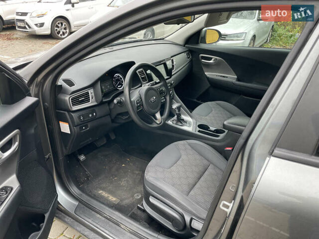 Сірий Кіа Niro, об'ємом двигуна 1.58 л та пробігом 208 тис. км за 14200 $, фото 4 на Automoto.ua