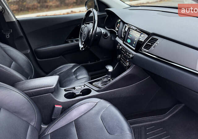 Серый Киа Niro, объемом двигателя 1.58 л и пробегом 111 тыс. км за 17400 $, фото 27 на Automoto.ua