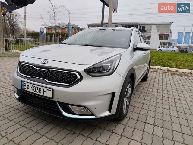 Серый Киа Niro, объемом двигателя 1.6 л и пробегом 73 тыс. км за 20600 $, фото 5 на Automoto.ua