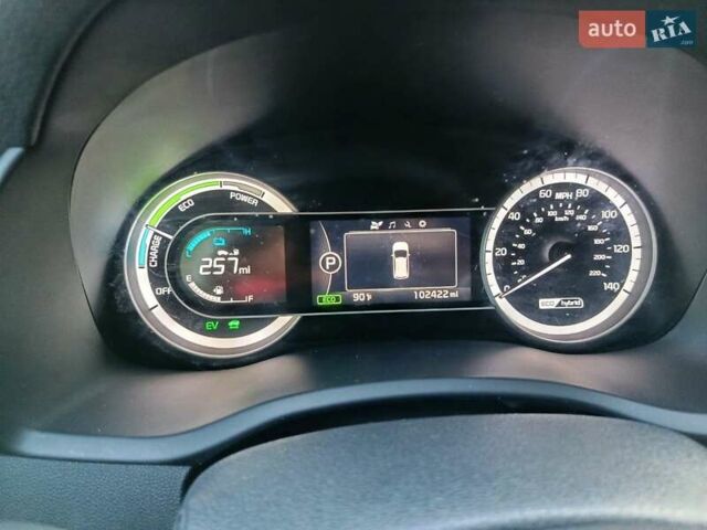 Серый Киа Niro, объемом двигателя 1.58 л и пробегом 165 тыс. км за 15777 $, фото 19 на Automoto.ua