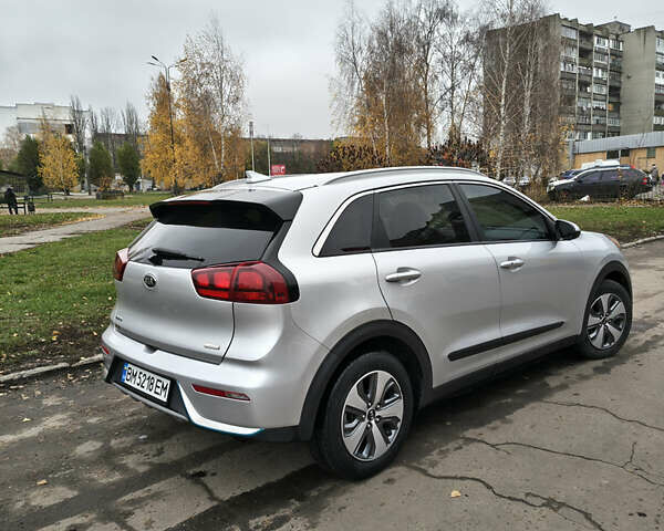 Серый Киа Niro, объемом двигателя 1.58 л и пробегом 143 тыс. км за 17500 $, фото 4 на Automoto.ua
