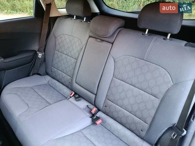 Серый Киа Niro, объемом двигателя 1.58 л и пробегом 165 тыс. км за 15777 $, фото 17 на Automoto.ua