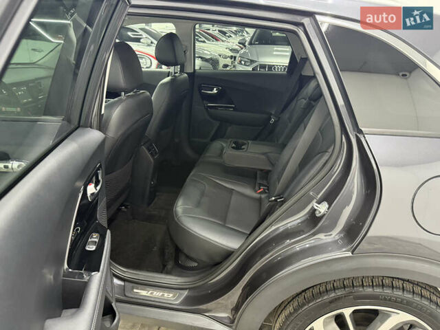 Серый Киа Niro, объемом двигателя 1.58 л и пробегом 98 тыс. км за 20999 $, фото 13 на Automoto.ua