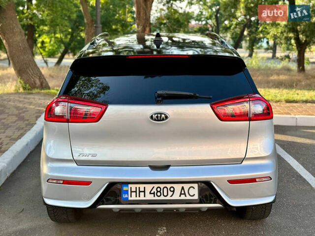 Сірий Кіа Niro, об'ємом двигуна 1.6 л та пробігом 122 тис. км за 16700 $, фото 9 на Automoto.ua