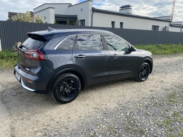 Серый Киа Niro, объемом двигателя 1.6 л и пробегом 134 тыс. км за 16900 $, фото 14 на Automoto.ua