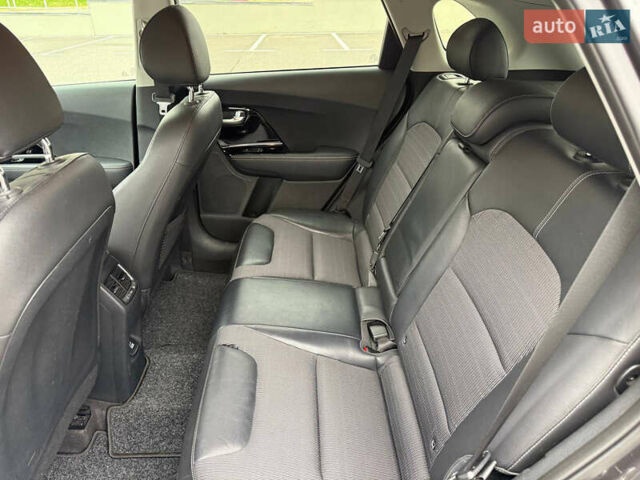 Серый Киа Niro, объемом двигателя 1.58 л и пробегом 162 тыс. км за 17000 $, фото 25 на Automoto.ua