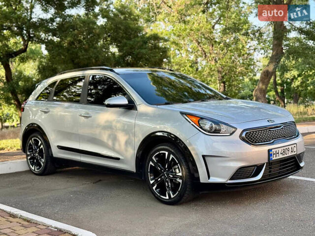 Сірий Кіа Niro, об'ємом двигуна 1.6 л та пробігом 122 тис. км за 16700 $, фото 4 на Automoto.ua