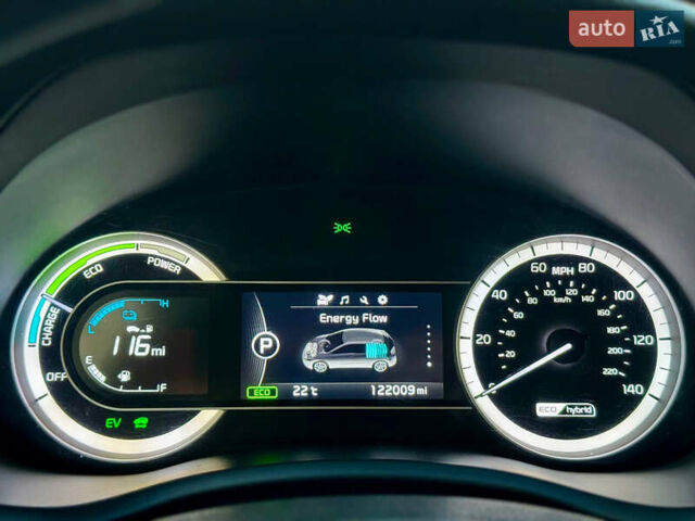 Сірий Кіа Niro, об'ємом двигуна 1.6 л та пробігом 122 тис. км за 16700 $, фото 24 на Automoto.ua