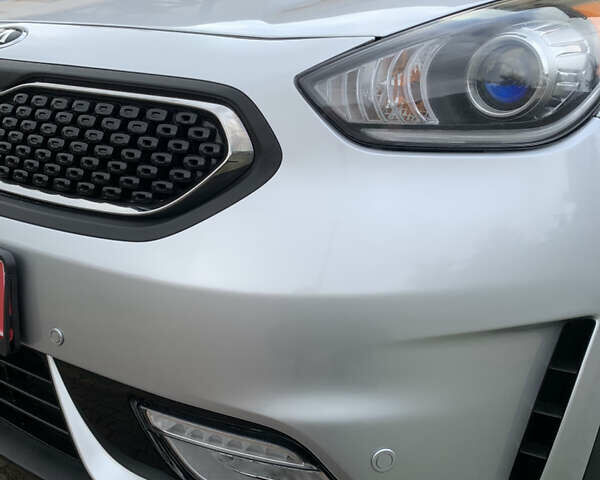 Серый Киа Niro, объемом двигателя 1.6 л и пробегом 190 тыс. км за 14450 $, фото 11 на Automoto.ua