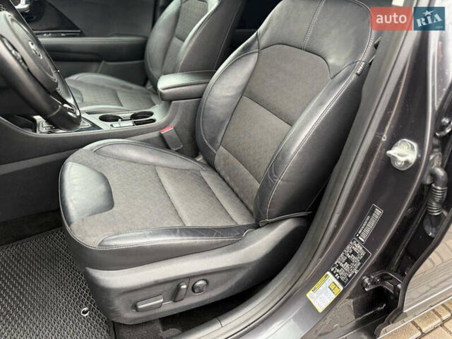 Серый Киа Niro, объемом двигателя 1.58 л и пробегом 152 тыс. км за 14500 $, фото 5 на Automoto.ua
