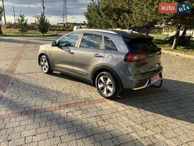 Серый Киа Niro, объемом двигателя 1.58 л и пробегом 135 тыс. км за 17999 $, фото 6 на Automoto.ua