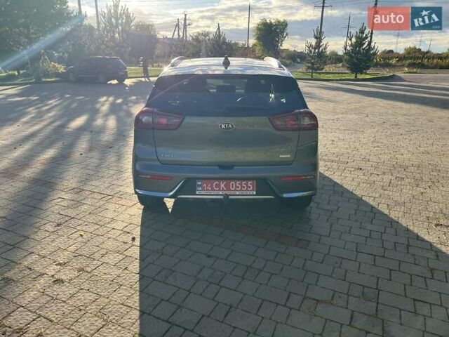 Серый Киа Niro, объемом двигателя 1.58 л и пробегом 135 тыс. км за 17999 $, фото 5 на Automoto.ua