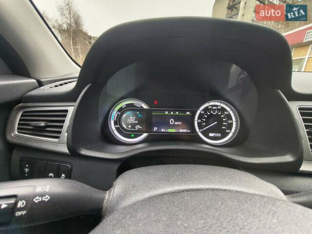 Серый Киа Niro, объемом двигателя 1.58 л и пробегом 143 тыс. км за 17500 $, фото 15 на Automoto.ua