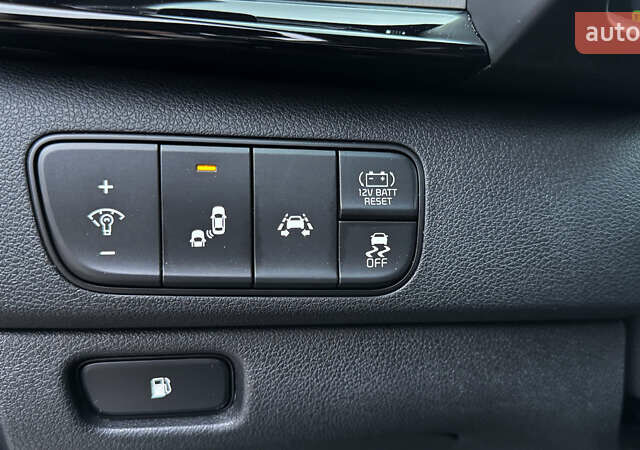 Серый Киа Niro, объемом двигателя 1.58 л и пробегом 111 тыс. км за 17400 $, фото 35 на Automoto.ua