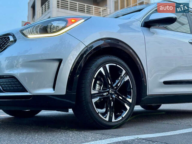 Сірий Кіа Niro, об'ємом двигуна 1.6 л та пробігом 122 тис. км за 16700 $, фото 40 на Automoto.ua